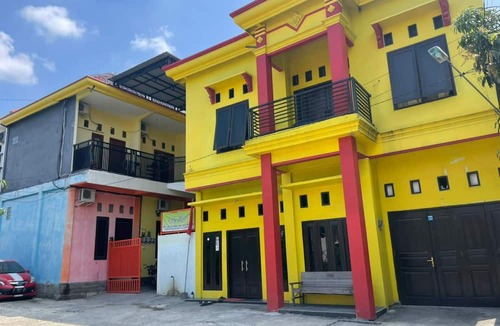 Lamongan Hotel | OYO Life 93036 Eddy Homestay Syariah