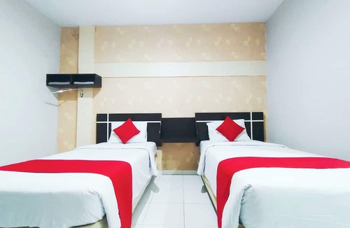 Panakkukang House | Lucky Inn & Cafe
