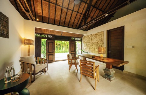 Sayan Hotel | Uma Kalai