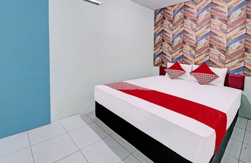 Trenggalek Hotel | OYO Life 92032 Utama Hotel & Karaoke