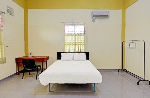 Tanjung Uncang Hotel | Collection O 91499 John Lebron House