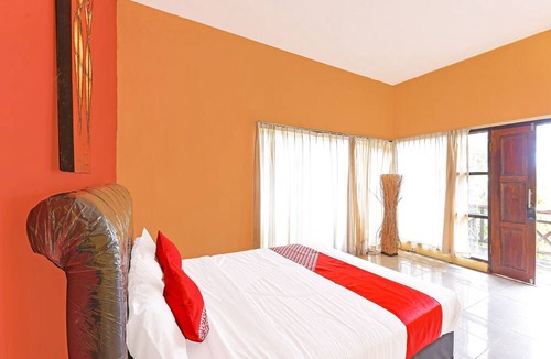 Temukus Hotel | OYO 91191 Lovina Dolphin Lodge