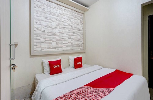 Surabaya Hotel | OYO Life 90606 Glass House Citraland Syariah