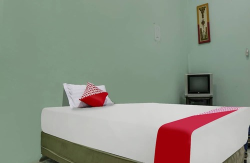Pelaihari Hotel | OYO 90316 Hotel Candri Pelaihari