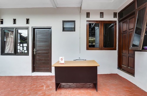 Sinduadi Hotel | OYO 91082 Nathania Exclusive