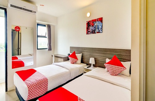 Karawang Hotel | Super OYO Collection O 28 Urban Town Apartment Karawang