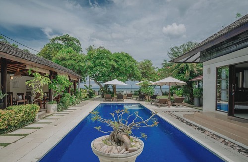 Lovina Hotel | Frangipani Beach Hotel