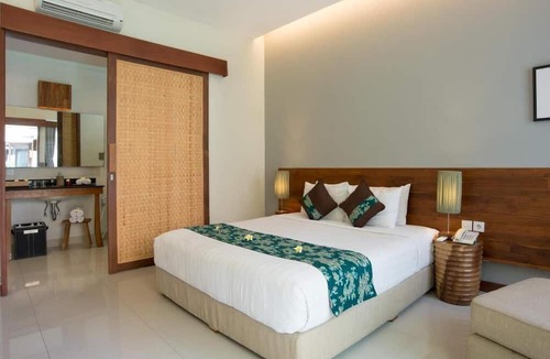 Sunset Road Hotel | Uma Karan
