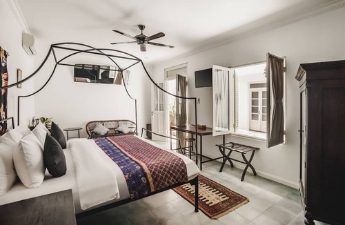 Petitenget Hotel | Brown Feather Batu Belig