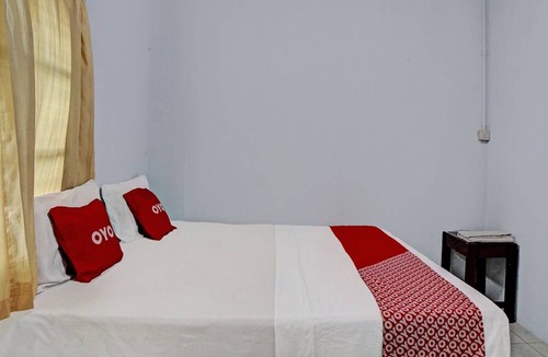 Medan Hotel | Hotel O Vania Guest HouseNearRSUP H Adam Malik