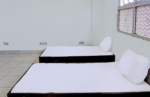 Malang Hotel | SPOT ON 92374 Penginapan Rusunawa