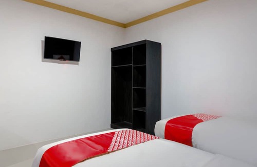 Trenggalek Hotel | OYO Life 2966 Hotel Atriaz