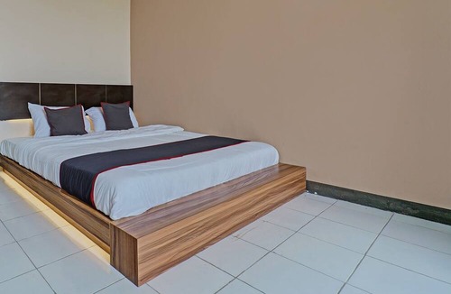 Bandung Hotel | Collection O 92643 Emerald Apartement By Tahha Hospitality