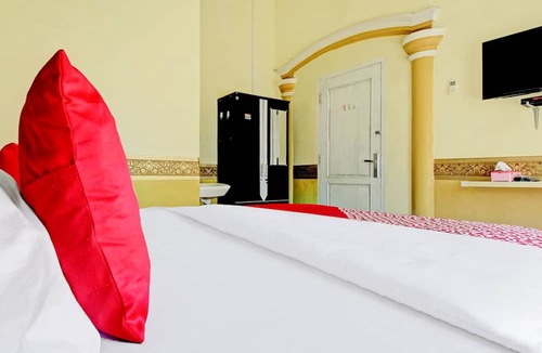 Prabumulih Hotel | OYO 90307 Fj Alfaeyza Kost