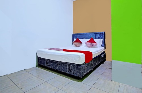 Prabumulih Hotel | OYO 90476 Iksan Homestay Syariah