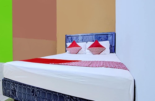 Prabumulih Hotel | OYO 90476 Iksan Homestay Syariah