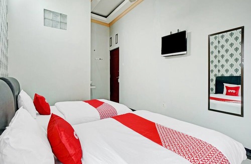 Bumiaji Hotel | OYO 90396 The Halona Villa Batu