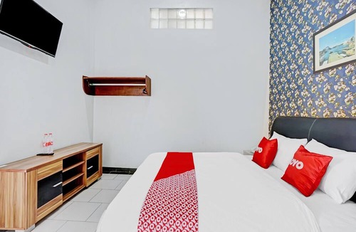 Bumiaji Hotel | OYO 90396 The Halona Villa Batu