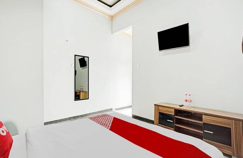 Bumiaji Hotel | OYO 90396 The Halona Villa Batu