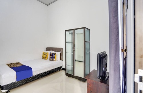 Gresik Hotel | SPOT ON 91745 Rumah Kost Gresik Syariah