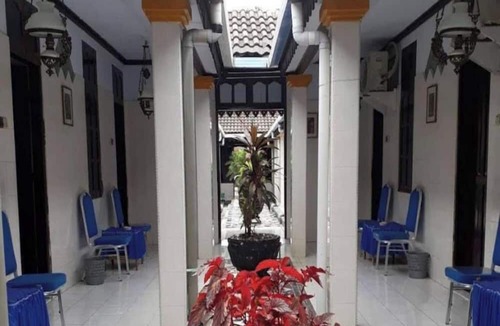 Parepare Hotel | EXPRESS O 91176 Hotel Puri Gandaria