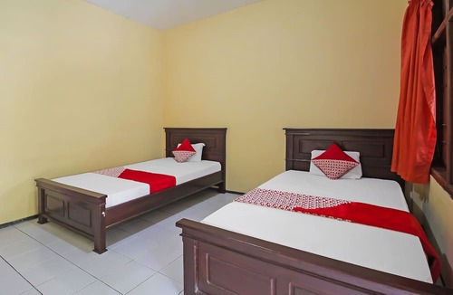 Nganjuk Hotel | OYO 1984 Hotel Istana Family Syariah