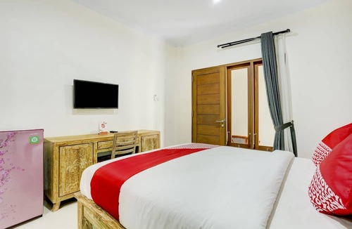 Renon Hotel | Hotel O March 67 Stay