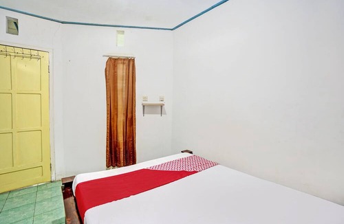 Kalipuro Hotel | OYO 92816 Ana Homestay