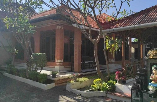Lovina Hotel | Keyani's Bungalow