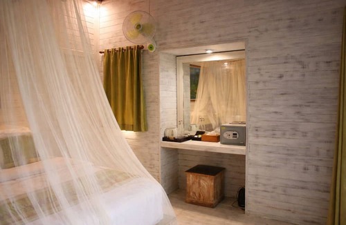 Mushroom Bay Hotel | Island Cabanas