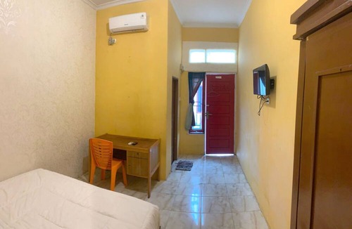 Lubuk Baja Hotel | OYO 92586 Happy 777