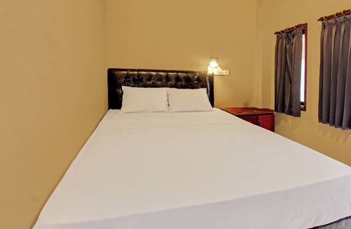 Mataram House | Capital O 92747 Ombak Cafe & Homestay