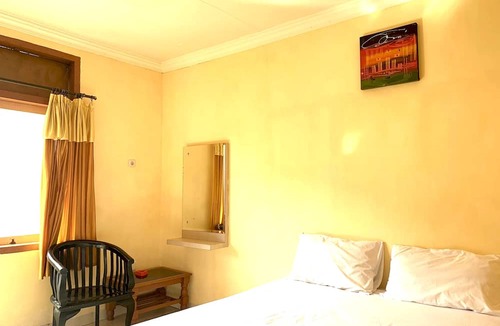 Pinrang Hotel | Hotel O Wisma Phinisi Syariah Near Mall of Pinrang Sejahtera