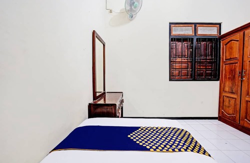 Tuban Sub-District Hotel | OYO Life 92785 Wisma Trubus Syariah