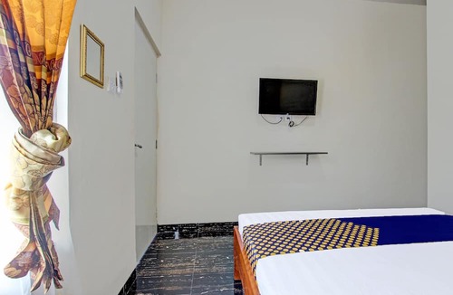 Karanganyar House | SPOT ON 91709 Aster Hotel Syariah