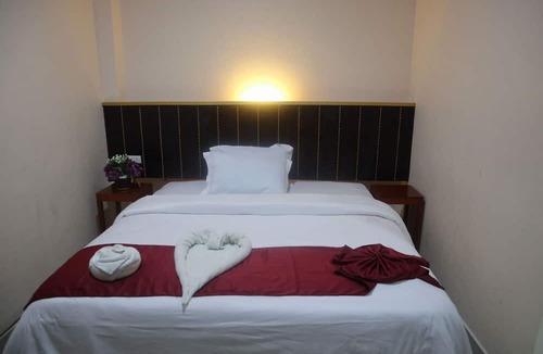 Kota Gunungsitoli Hotel | Tundreheni Hill Hotel and Restaurant