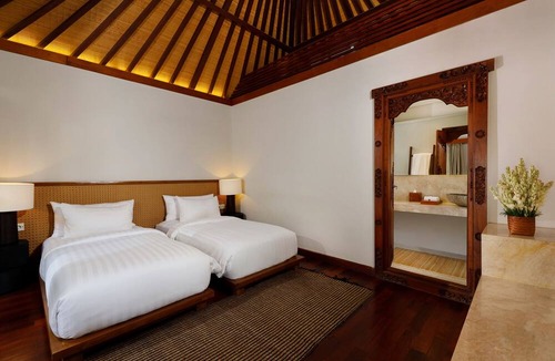 Batu Bolong Villa | Villa Nelayan by Nakula