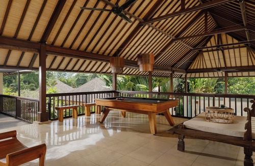 Batu Bolong Villa | Villa Nelayan by Nakula