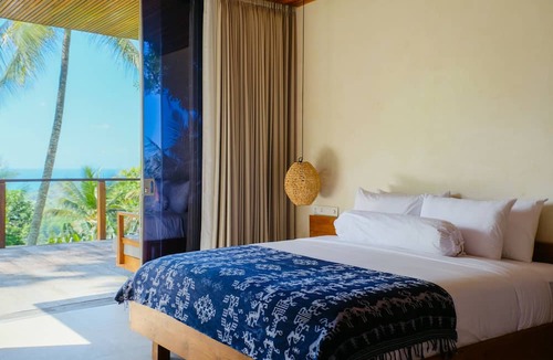 Selong Belanak Hotel | EM Hill Estate