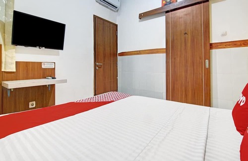 Kelapa Gading Barat Hotel | Super OYO 90422 Mall Of Indonesia
