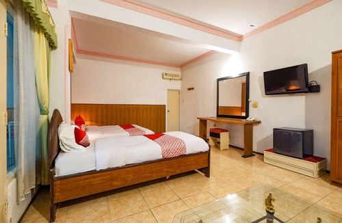 Pati Hotel | OYO 2855 Sartika Hotel Pati