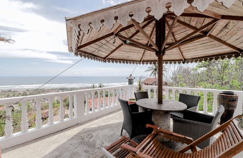 Kretek Hotel | Adinda Beach Hotel and Villa