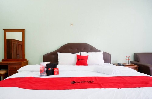 Cilacap House | RedDoorz Plus near Stadion Wijaya Kusuma