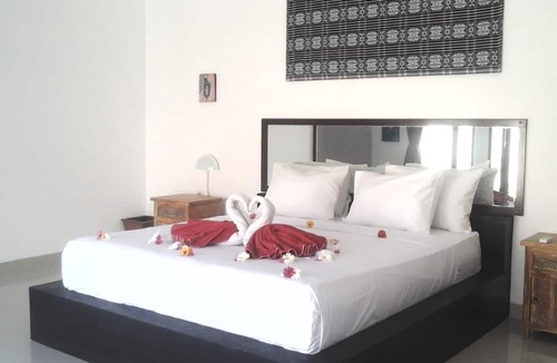Senggigi Bed & Breakfast | Tom and Jerry Villa Lombok
