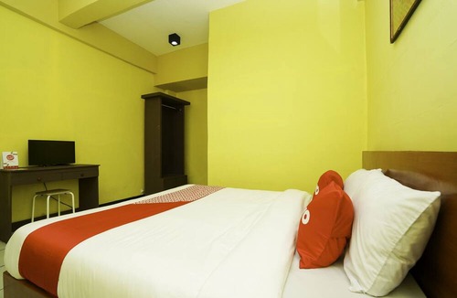 Bojonegoro Hotel | OYO 2493 Lotus Hotel Syariah