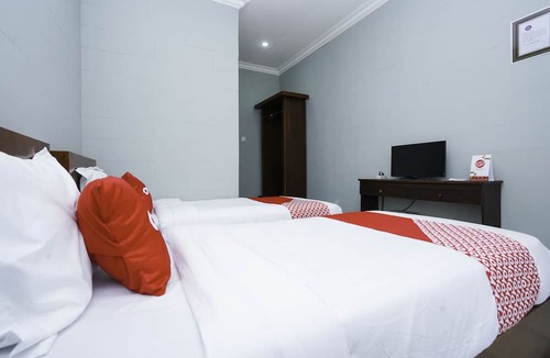 Bojonegoro Hotel | OYO 2493 Lotus Hotel Syariah