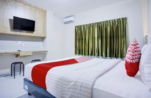 Parapat Hotel | Collection O Gapura Hotel Near Parapat Penatapan Danau Toba