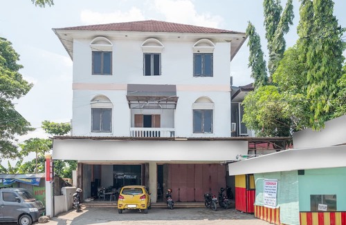 Makassar Hotel | OYO 1906 Zhafira Guest House Syariah