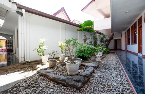 Laweyan Hotel | Super OYO Capital O 1644 Hotel Griya Kencana