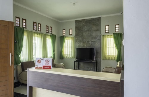 West Cirebon Hotel | OYO 2072 Wisma Teratai